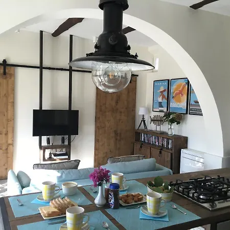 Zaira House Apartment *